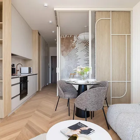 Comfortable In With Gym Sauna & Cinema By Renters