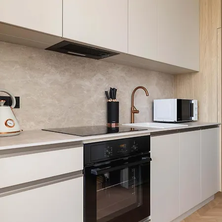 Comfortable In With Gym Sauna & Cinema By Renters *