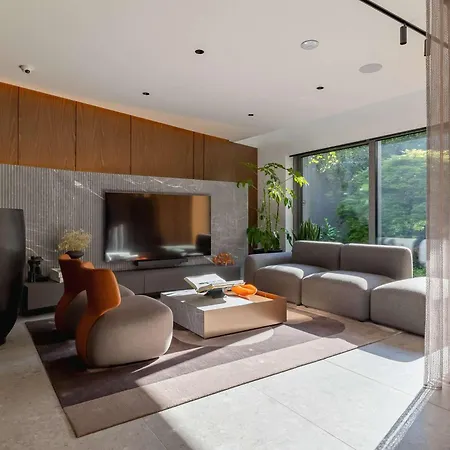 Comfortable In With Gym Sauna & Cinema By Renters *