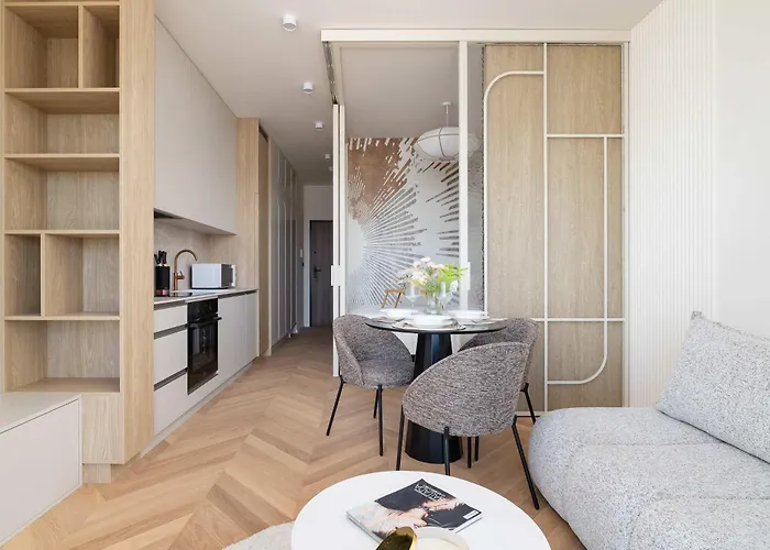 Comfortable In With Gym Sauna & Cinema By Renters