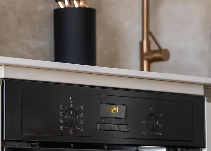 Comfortable In With Gym Sauna & Cinema By Renters