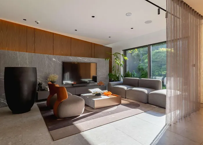 Comfortable In With Gym Sauna & Cinema By Renters *