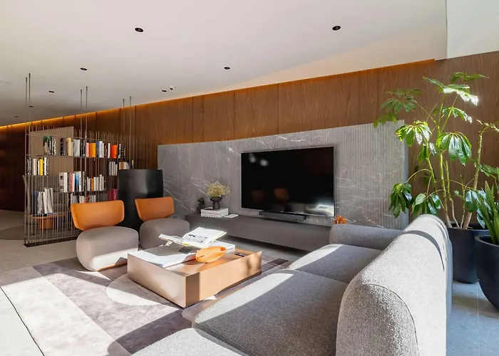 Comfortable In With Gym Sauna & Cinema By Renters *